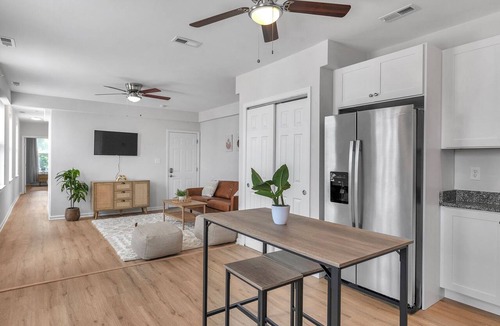 Port Covington Apartment | Luxury Federal Hill Retreat Near Hospitals: Walk to Harbor, Dining & Downtown
