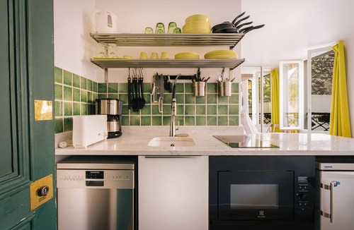 Quartier Saint-Ambroise Condo | luxury fully equipped quiet studio in the oberkampf district