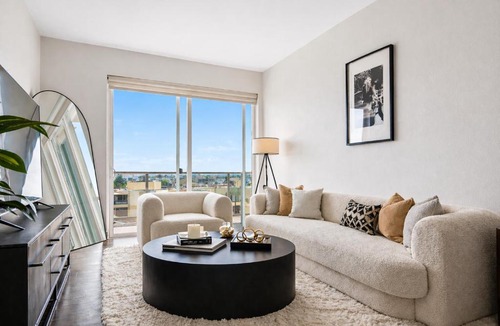 Hollywood Apartment | Luxury Hollywood Condo Skyline View Pool ,Jacuzzi , Gym& Parking