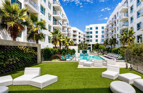 Hollywood Apartment | Luxury Hollywood Condo Skyline View Pool ,Jacuzzi , Gym& Parking