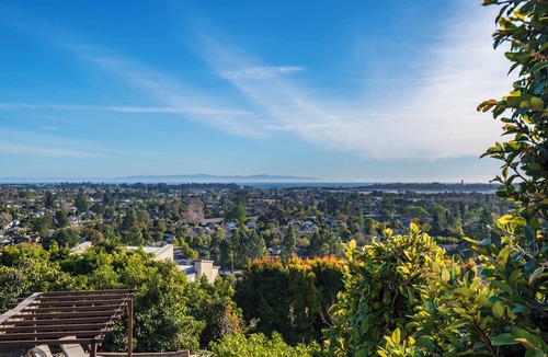 Goleta House | Luxury Home Atop the Hills