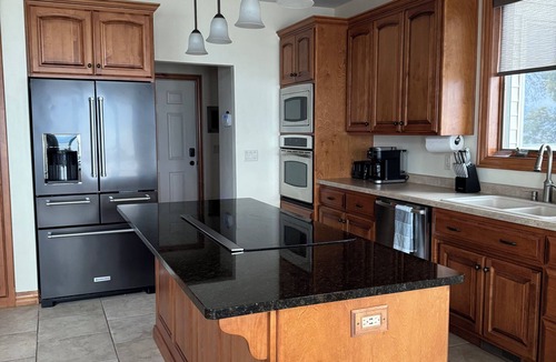 Hilbert House | Luxury lake home with movie theater on the water! EAA, Green Bay 40min