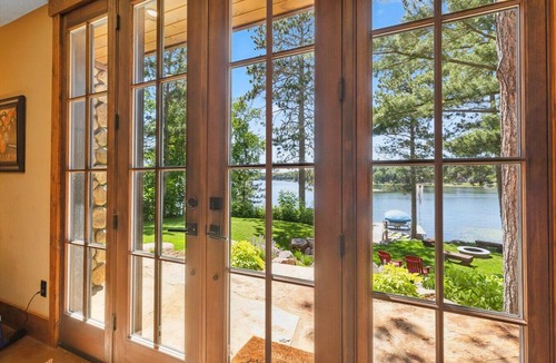 Nisswa House | Luxury Lake House on the Gull Lake Chain (Roy Lake) in Nisswa, MN, near Brainerd. Sleeps 16