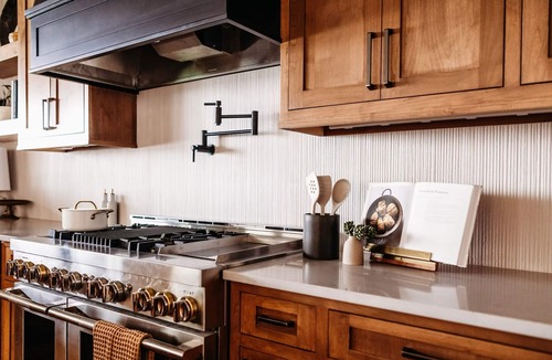 Dent House | Luxury Lakefront Escape. Vaulted Ceilings & Panoramic Views -Escape to Paradise