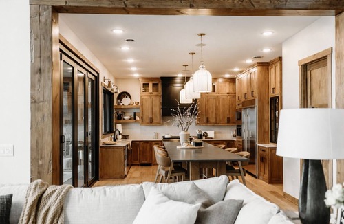 Dent House | Luxury Lakefront Escape. Vaulted Ceilings & Panoramic Views -Escape to Paradise