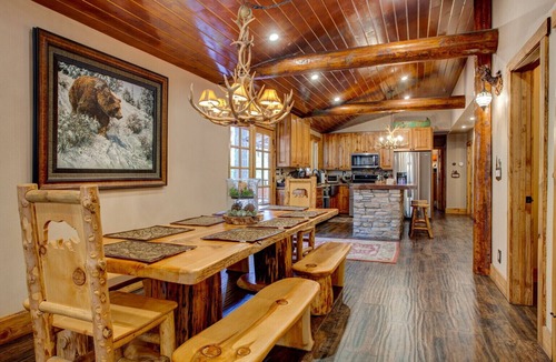 Winter Park Cabin | Luxury Log Lodge- EV, Game Room, Dogs, SPA, AC, Fenced Acre, Fire Pit, Fireplace
