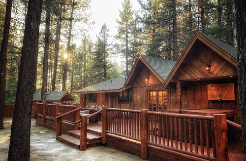 Winter Park Cabin | Luxury Log Lodge- EV, Game Room, Dogs, SPA, AC, Fenced Acre, Fire Pit, Fireplace