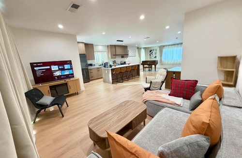 Sun Valley Villa | Luxury Modern Home near Universal Studios