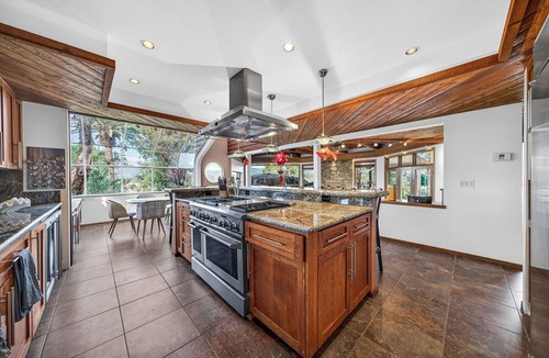 Hemet Villa | Luxury Pickleball Estate – 4 Courts & Pool