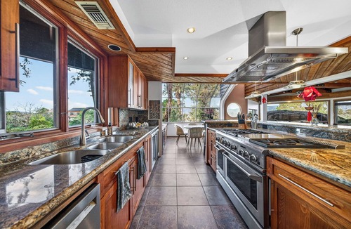 Hemet Villa | Luxury Pickleball Estate – 4 Courts & Pool