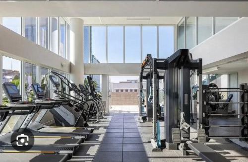 Wilshire Center Apartment | Luxury Residence in Center of Los Angeles 1B1B with Huge Balcony -Pool and BBQ on Roof