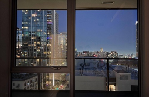 Downtown Los Angeles Apartment | Luxury Skyline in the heart of DTLA