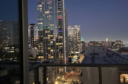 Downtown Los Angeles Apartment | Luxury Skyline in the heart of DTLA