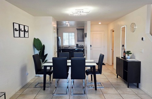 Sunrise Manor House | ⭐️⭐️⭐️⭐️⭐️ Luxury, Sleek & Modern Vibes!｜15 min to Downtown! ✅️