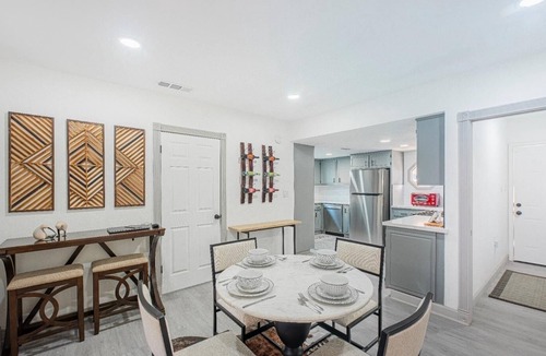 Riviera - Westchester Ski Chalet | Luxury Stay Near Downtown Bakersfield
