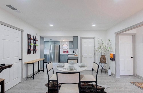 Riviera - Westchester Ski Chalet | Luxury Stay Near Downtown Bakersfield