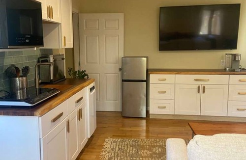 Pacific Grove Apartment | Luxury Suite in Modern Craftsman Home Near Beach, Aquarium, Cannery Row, & Golf.