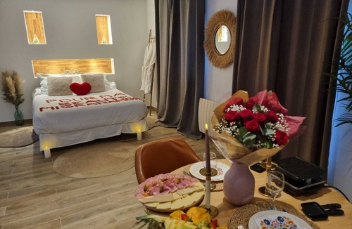 Saint-Prix House | Luxury suite with private jacuzzi 20 m from Paris