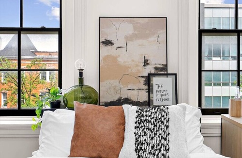 Old Goucher Apartment | Luxury Two Queen Suite - Haven at The Marle Boutique Hotel Near JHU & DT