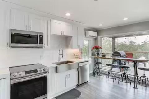 Shoreline Park House | Luxury Waterfront property