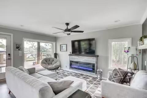 Shoreline Park House | Luxury Waterfront property