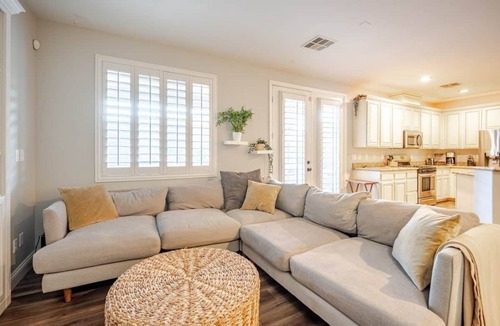Spring Valley Villa | LV1 | Luxury Pool & Spa Oasis Villa - Vegas Best!