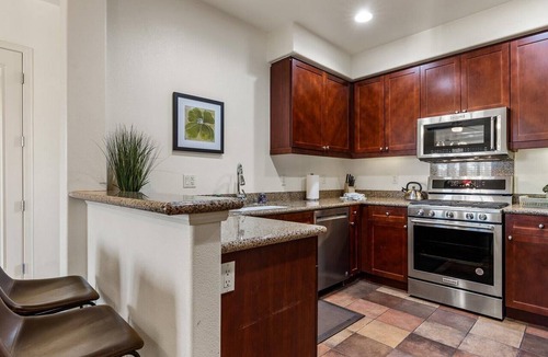 La Quinta Apartment | LV100 Upstairs 1 Bedroom Legacy Villas Retreat