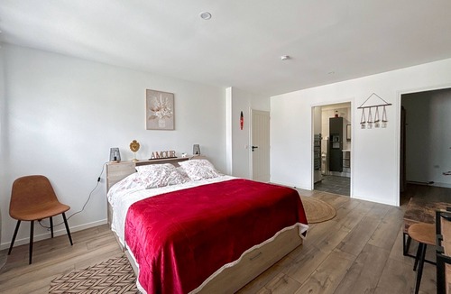 Sainte-Genevieve-des-Bois Bed & Breakfast | Ma Belle Conciergerie - Suite Aphrodite
