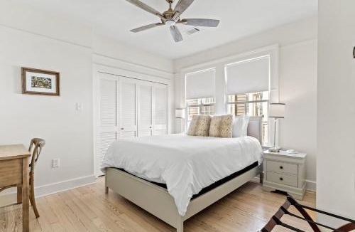 Uptown Historic District House | Magazine Street getaway w balconies