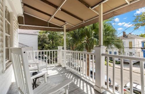 Uptown Historic District House | Magazine Street getaway w balconies