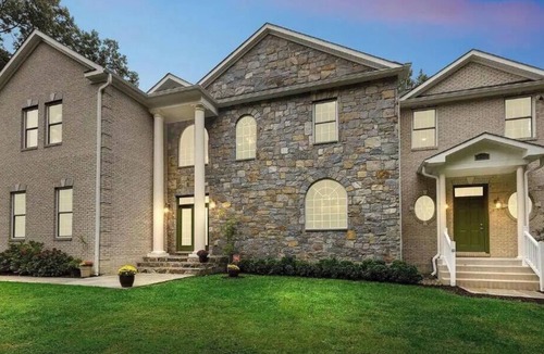Dowell House | Magnificent Water Front Property