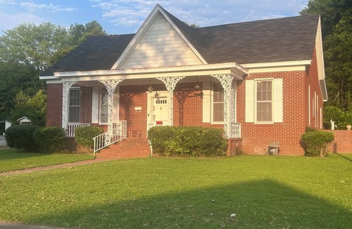 Grenada House | Magnolia State Winter Escape – Beautiful 3BR Family Home