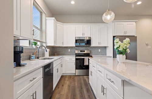 Youngsville House | Mais La House-Garage-KING-85`TV-Cajun Luxury