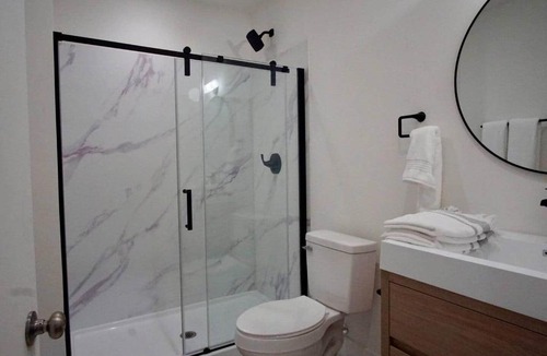 North Hollywood Apartment | Maison Atelier Centrally Located Designer 1bd