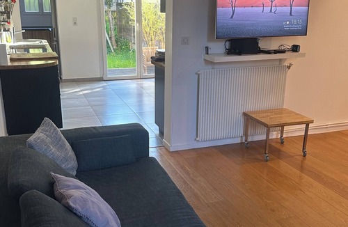 Montreuil House | Maison Avec Jardin + Parking à 10 Minutes à Pied du Métro Mairie de Montreuil