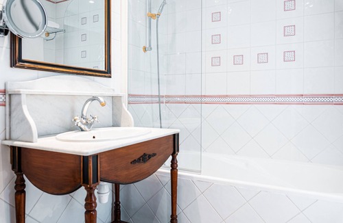 Batignolles Hotel | Maison Eugenie