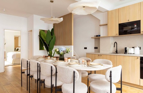Epinettes House | Maison Legendre - Luxury Townhouse with 5BDR & AC in Batignolles
