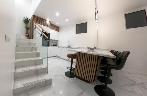 Bievres House | Maison neuve et contemporaine, alliant modernité et situation stratégique à 12km de Paris et 8km de Versailles