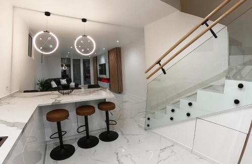 Bievres House | Maison neuve et contemporaine, alliant modernité et situation stratégique à 12km de Paris et 8km de Versailles