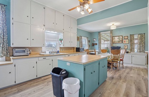 New Roads House | Maison Rouge. Quaint house in Historic town of New Roads. Close to everything!