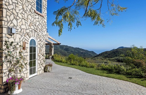 Malibu Villa | Malibu Tuscan Villa; Ocean View & Spacious Retreat