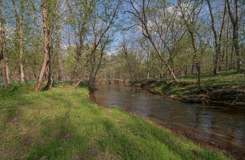 Blue Ridge House | Maple Hill Farm within minutes of Vineyards, Wedding Venues and Horse Stables