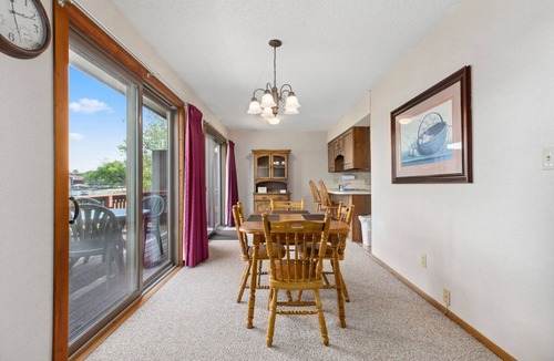Breezy Point Condo | Marina Bay 2BR Condo w/Garage and Lake Views
