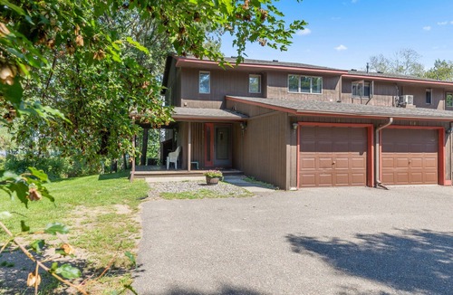 Breezy Point Condo | Marina Bay 2BR Condo w/Garage and Lake Views