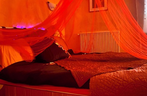 Suresnes Bed & Breakfast | Mas des Vignes hacienda B&B - Maison- gates of Paris -Suresnes- Bois de Boulogne