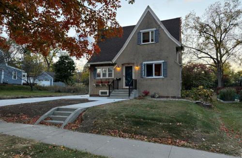 Rochester House | Mayo Clinic - 3 King bed - 2 Full Bath - Free Park