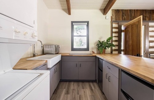 Kernville House | Meadowlands Cottage, Horse Ranch with Wood Burning Stove and a River, Hot Tub