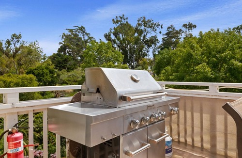 West Mesa House | Mesa Gem: Charming Coastal Stay