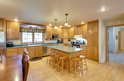 Hill City Cabin | Mickelson Trail Access! Black Hills Group Lodge