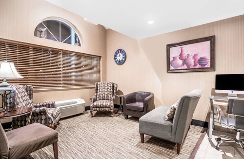 Rochester Hotel | Microtel Inn & Suites by Wyndham Rochester North Mayo Clinic